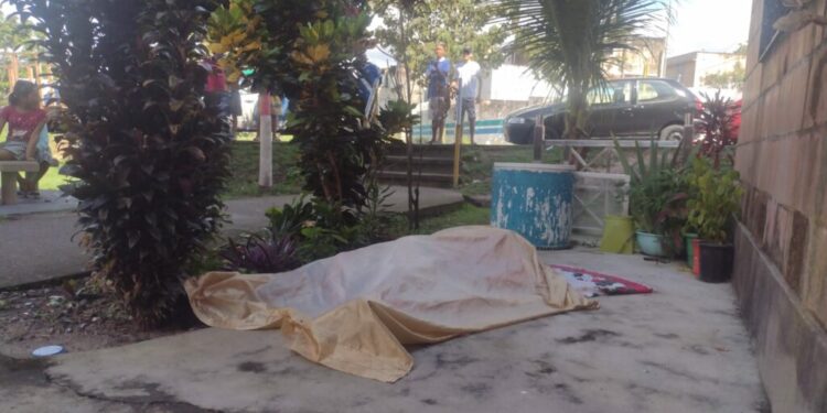 O homem estava passando pelo local, segundo populares. Foto: Divulgação