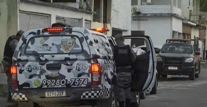 Policiais estão desde às 22h deste domingo (16) tentando negociar com Isac. Foto: Reprodução