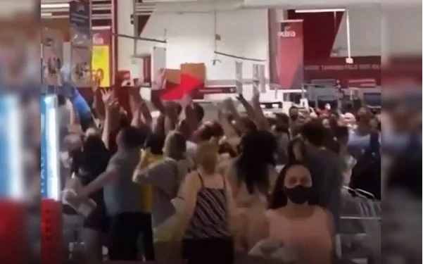 Os clientes foram à loucura com os preços imperdíveis. Foto: Reprodução