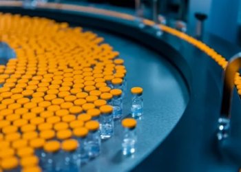 As vacinas pediátricas possuem coloração diferente das usadas nos adultos. Foto: Divulgação/Pfizer