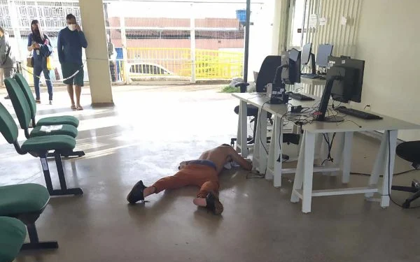 O homem foi agredido e esfaqueado após mijar. Foto: Divulgação