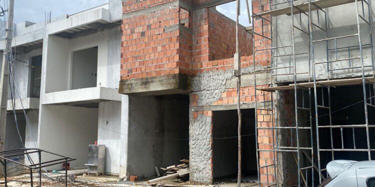 Algumas obras estão incabadas e clientes não conseguem respostas. Foto: Divulgação