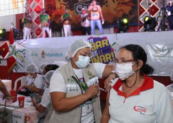 Somente neste sábado (05/02), escolas de samba do Grupo Especial serviram de postos de vacinação, em Manaus. Foto: Herick Pereira/Secom
