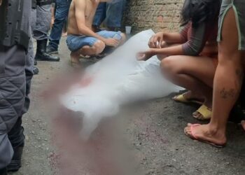 O corpo ficou em um beco na Compensa. Foto: Divulgação