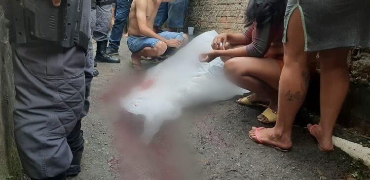 O corpo ficou em um beco na Compensa. Foto: Divulgação