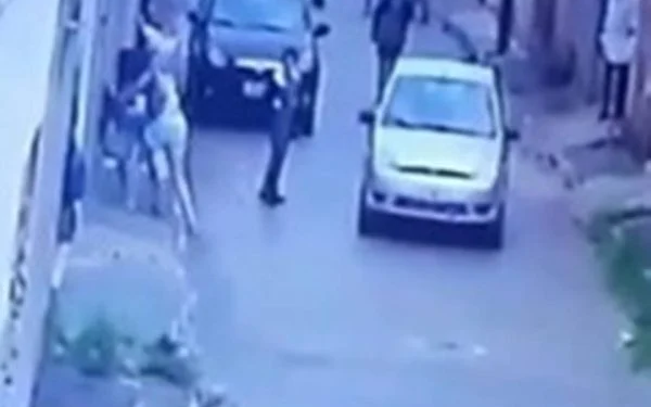 A agressão foi flagrada por câmeras de segurança. Foto: Reprodução