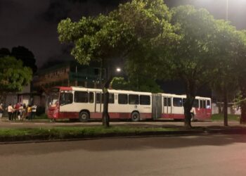 Os suspeitos estavam fortemente armados com revólver, pistolas e facas do tipo peixeira. Foto: Reprodução