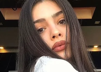 Jovem estava sendo apresentada para a fábrica. Foto: Reprodução