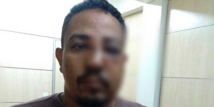 O homem foi agredido e teve que ser levado ao hospital. Foto: Reprodução