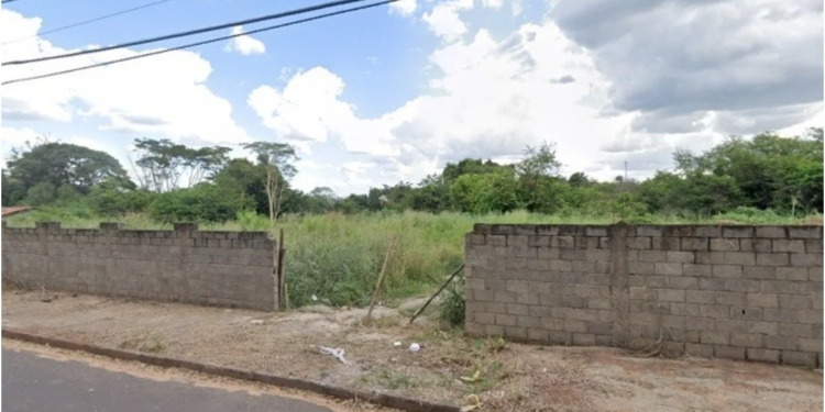 Depois de se relacionar com o homem, o jovem estava vestindo a roupa e percebeu que estava sendo furtado. Foto: Reprodução