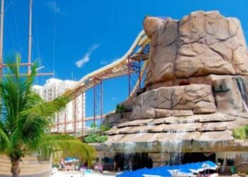 O toboágua 'vulcão', segundo a administração do parque aquático, estava em obras e fechado. Foto: Reprodução