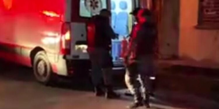 Mulher foi socorrida e enviada para um hospital da cidade. Foto: Divulgação