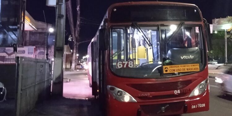 O ônibus estava indo para o sentido da Ponta Negra. Foto: Reprodução/Portal do Holanda