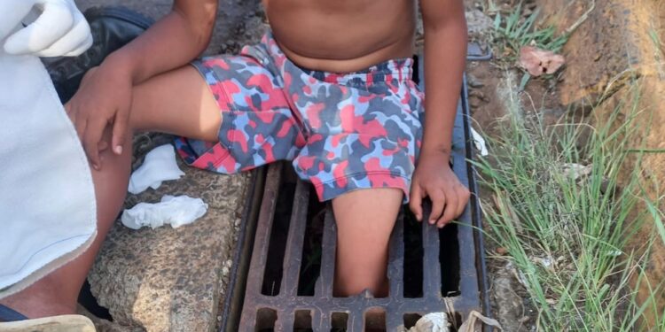 Menino pisou em estrutura e caiu. Foto: Divulgação