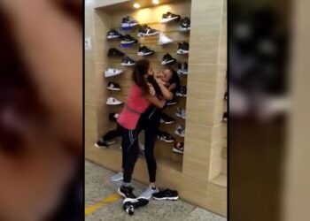 A briga foi intensa em loja de calçados. Foto: Reprodução