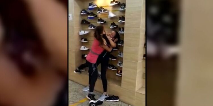 A briga foi intensa em loja de calçados. Foto: Reprodução