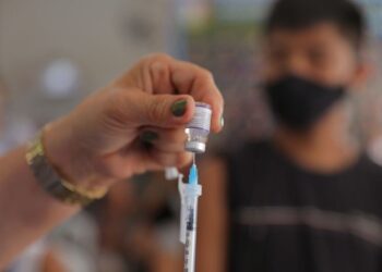 Vacina está disponível para população com 12 anos ou mais. Foto: Rodrigo Santos/SES-AM