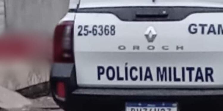 O corpo foi encontrado numa calçada. Foto: Reprodução