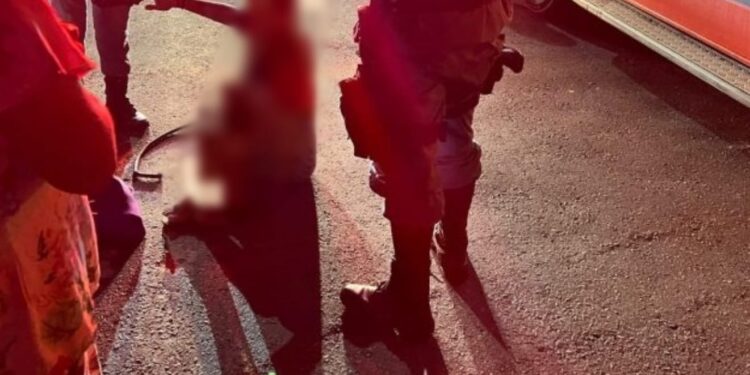 Mulher não identificada foi levada para o hospital. Foto: Reprodução