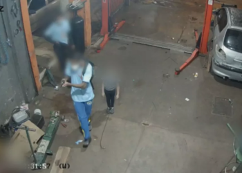 O assalto foi filmado por câmera de segurança da oficina. Foto: Reprodução