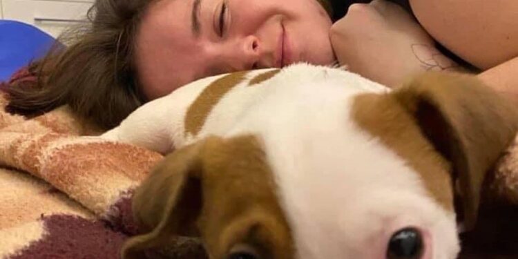 Anastasiia Yalanskaya e outros voluntários foram alvejados quando retornavam. Foto: Reprodução/Internet