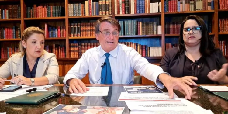 O presidente fez live nesta quinta-feira (10) e deu a declaração. Foto: Reprodução/YouTube