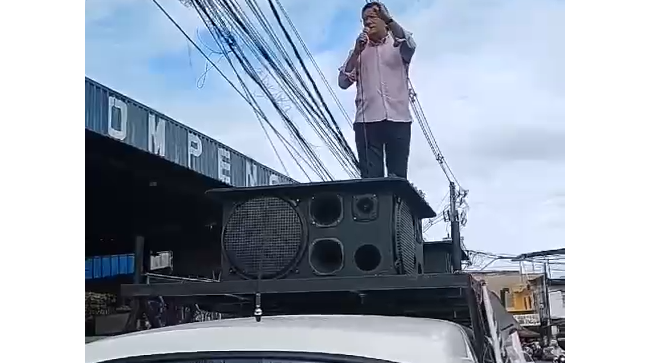 O deputado federal esteve na feira da Compensa, Zona Oeste da cidade. Foto: Reprodução