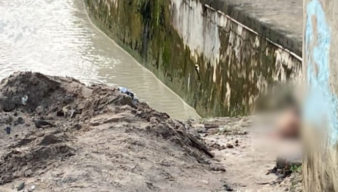 O corpo estava jogado no rip rap e a cabeça a metros de distância. Foto: Reprodução