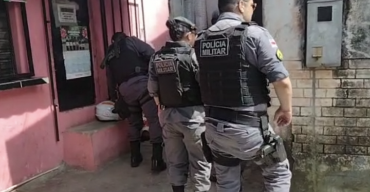 Os assassinos chegaram atirando no beco. Foto: Divulgação