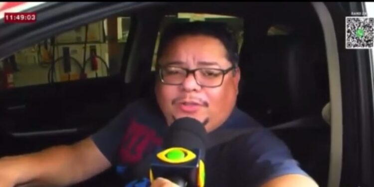 O homem parece que não se importou muito com o aumento. Foto: Reprodução