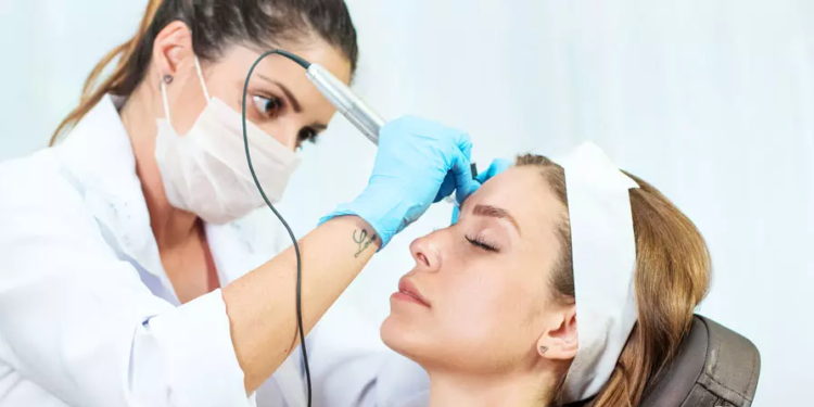 O edital tem 245 vagas gratuitas em oficinas profissionalizantes, voltadas ao público feminino, em alusão ao Dia Internacional da Mulher. Foto: Reprodução/Internet