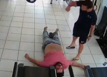 A agressão foi registrada por câmeras de segurança do local. Foto: Reprodução