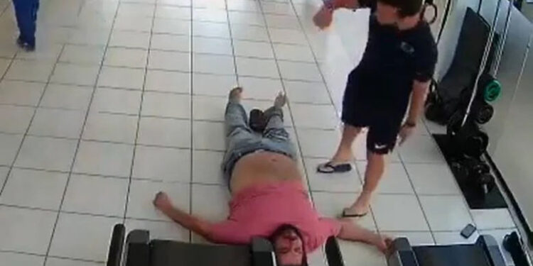 A agressão foi registrada por câmeras de segurança do local. Foto: Reprodução