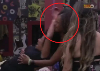 Jessilane tentava fazer Natalia se acalmar quando foi atingida com um tapa. Foto: Reprodução