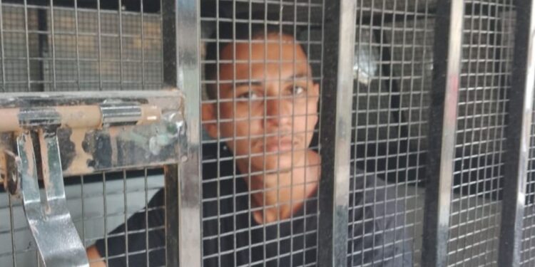 Uma das vítimas conseguiu fugir da casa e chamou a polícia. Foto: Reprodução