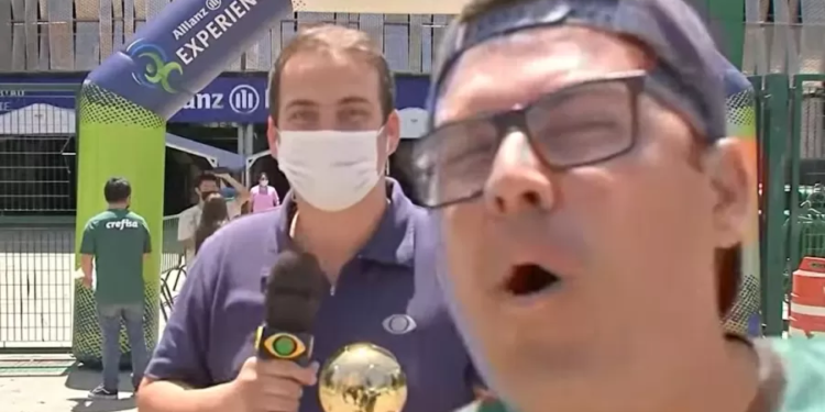 O torcedor passou bem na frente da câmera e fez o xingamento. Foto: Reprodução/TV