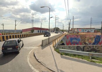 Interdição temporária na passagem de nível da avenida Margarita alterou o itinerário das linhas. Foto: Reprodução/Google Street