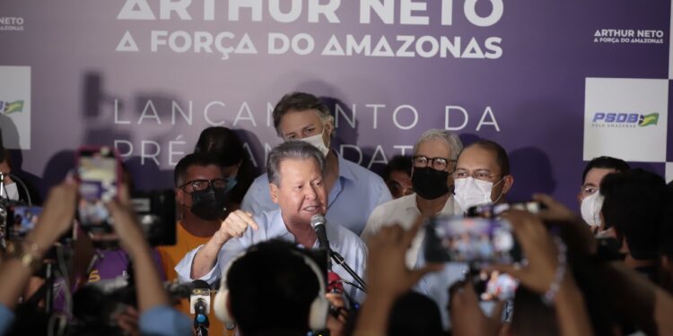 Arthur Virgílio reclamou em seu Twitter que o Governo Federal não cumpre promessas feitas ao Amazonas. Foto: Karla Vieira / Assessoria AVN