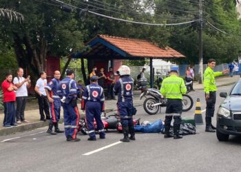 O acidente aconteceu na manhã desta segunda-feira (11), na avenida André Araújo. Foto: Divulgação