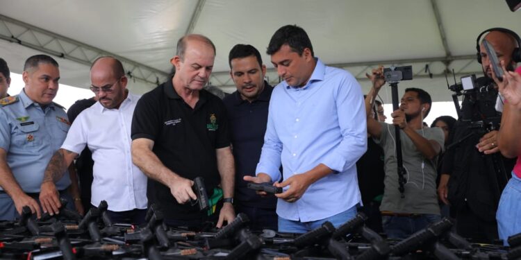 A solenidade de entrega ocorreu na avenida Governador José Lindoso, bairro Flores. Foto: Tácio Melo - Secom