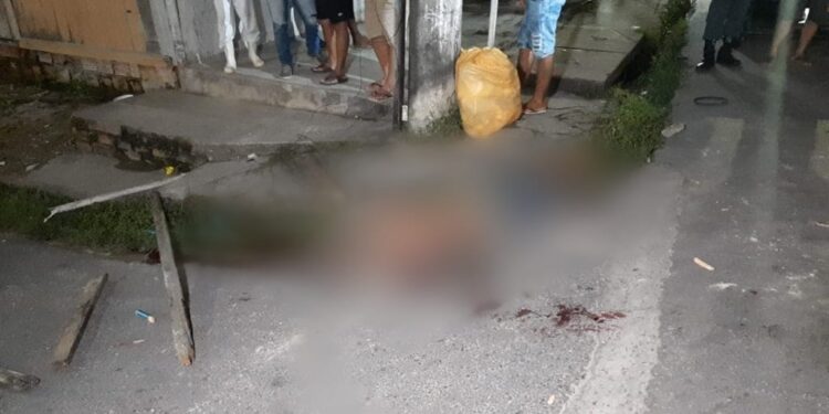 Homem ainda não identificado morreu após ser linchado. Foto: Divulgação