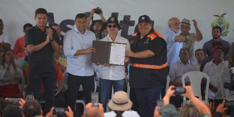 O Asfalta Manaus 2 é de R$ 51.585.108,91, sendo R$ 50 milhões do Estado e o restante de contrapartida da Prefeitura. Foto: Tácio Melo/Secom