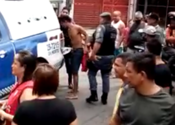 O homem foi levado pelos policiais militares até a delegacia. Foto: Reprodução