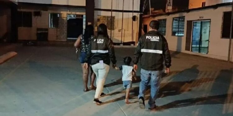 A mulher foi levada para a delegacia e a criança foi entregue à mãe. Foto: Reprodução