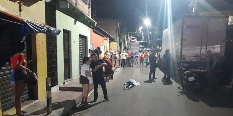 O crime ocorreu na noite desta segunda-feira (4) e a vítima chegou a correr. Foto: Divulgação