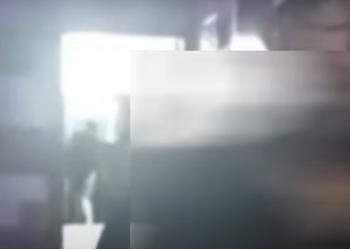 O marido ficou transtornado ao pegar os dois no flagra. Foto: Reprodução