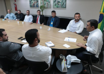 O anúncio foi feito durante reunião, na sede do Governo do Estado, zona oeste de Manaus. Foto: Arthur Castro/Secom