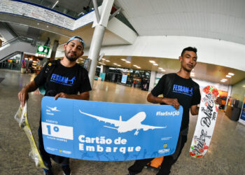 Irailson Arruda e Junio Nogueira foram contemplados  com passagens. Foto: Mauro Neto /Faar