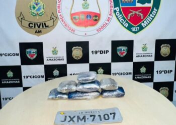 As drogas e todo o material apreendido foi levado para o 19º DIP.