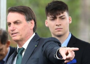 Brazilian President Jair Bolsonaro (R) gestures next to his son Jair Renan Bolsonaro, during the launch of his new party, the Alliance for Brazil, at a hotel in Brasilia on November 20, 2019.  Bolsonaro left the Social Liberal Party after a disagreement with the party president Luciano Bivar. / AFP / EVARISTO SA